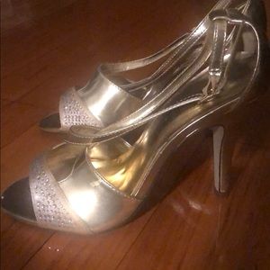 Gold size 6 heels